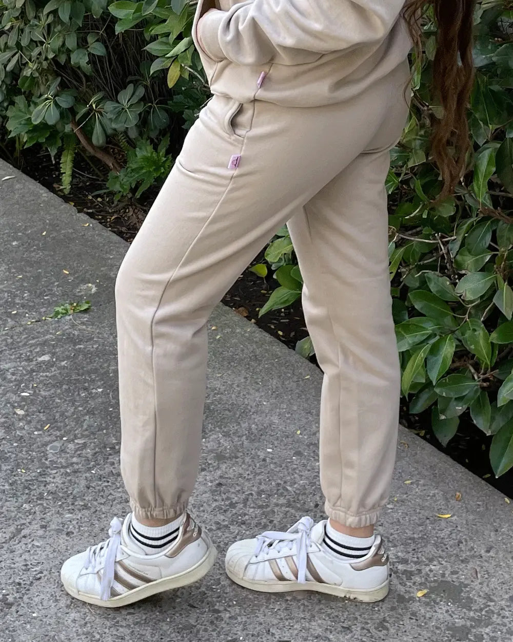 JOGGER PUÑO ELÁSTICO MOKA