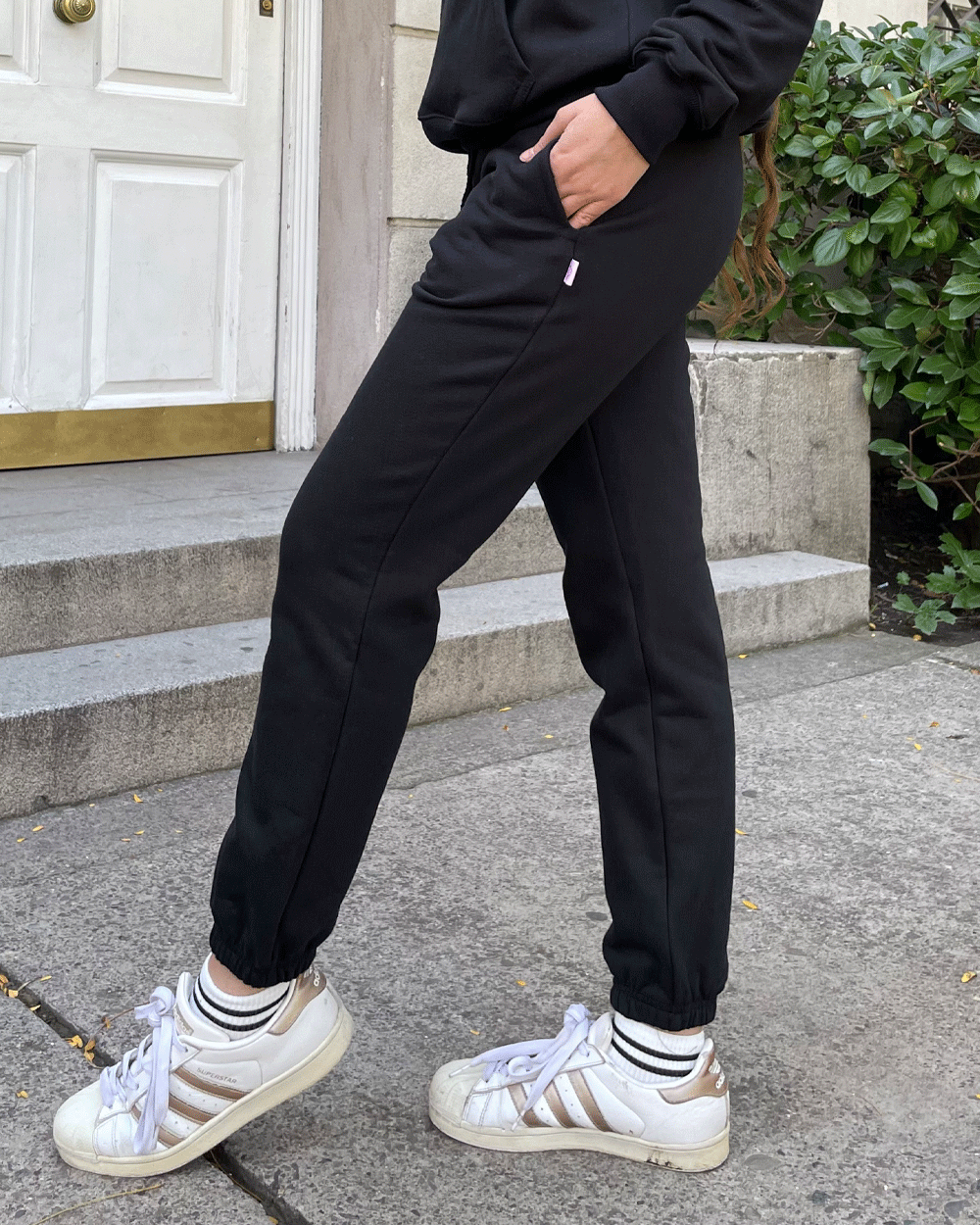 JOGGER TOBILLO ANGOSTO NEGRO